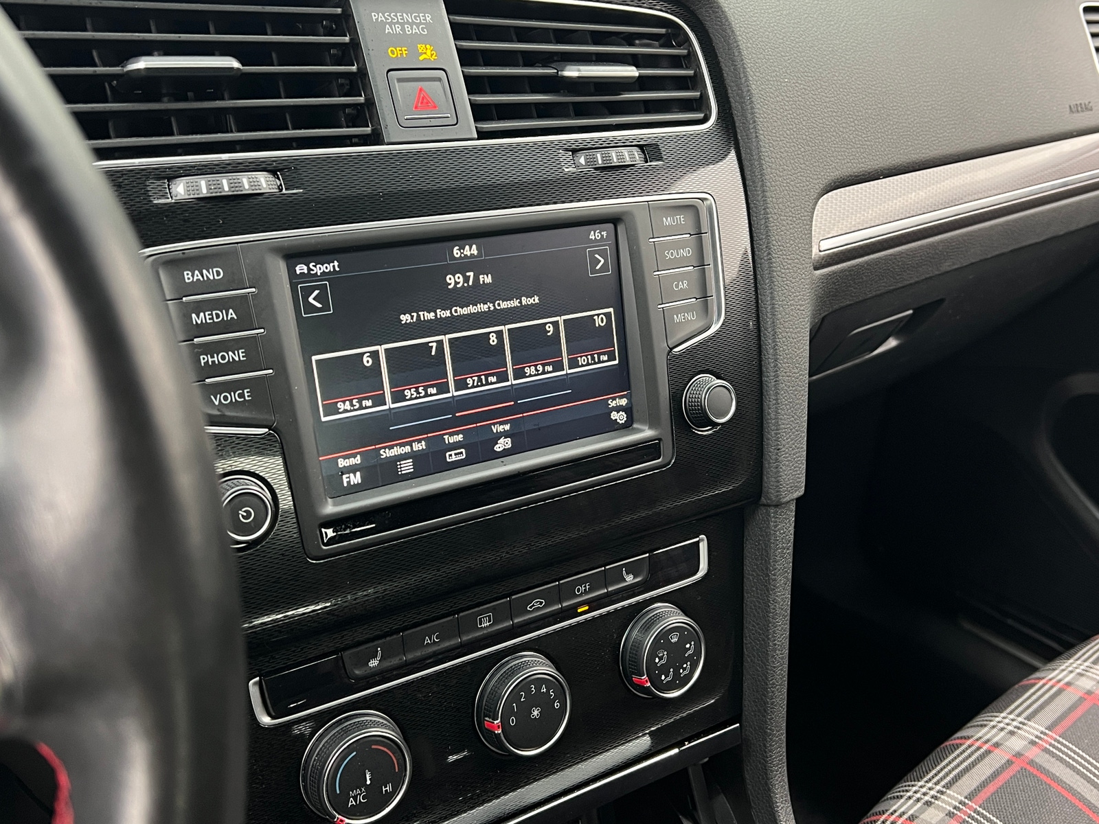 Thumbnail: 2017 Volkswagen Golf - 4