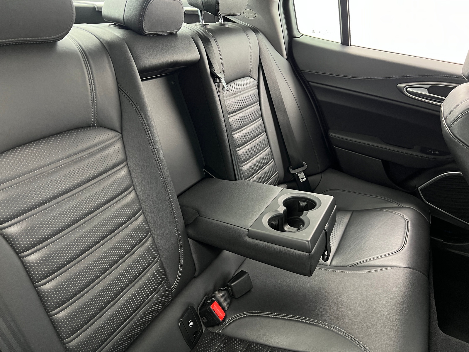 Thumbnail: 2019 Alfa Romeo Giulia - 6