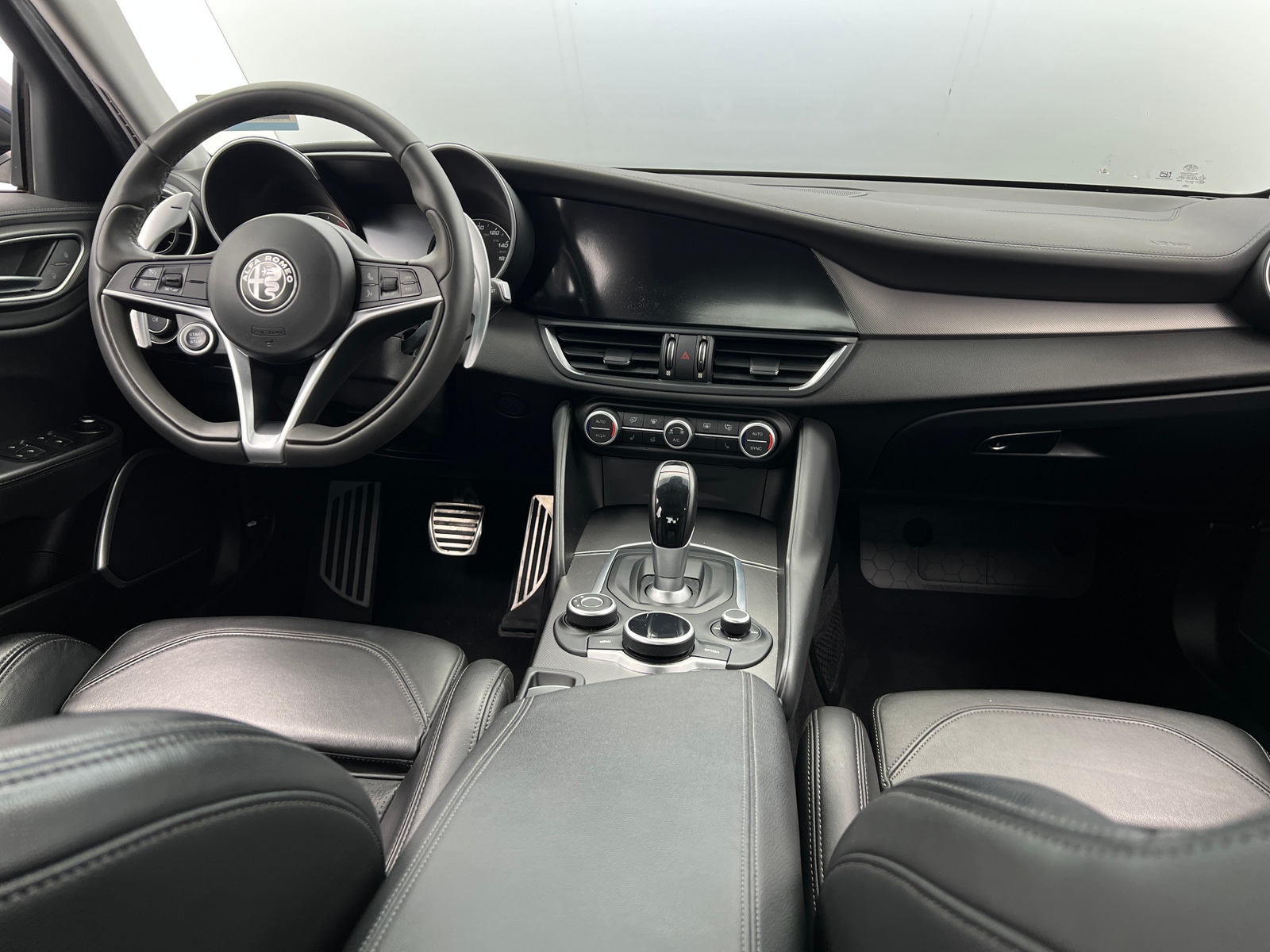 Thumbnail: 2019 Alfa Romeo Giulia - 3