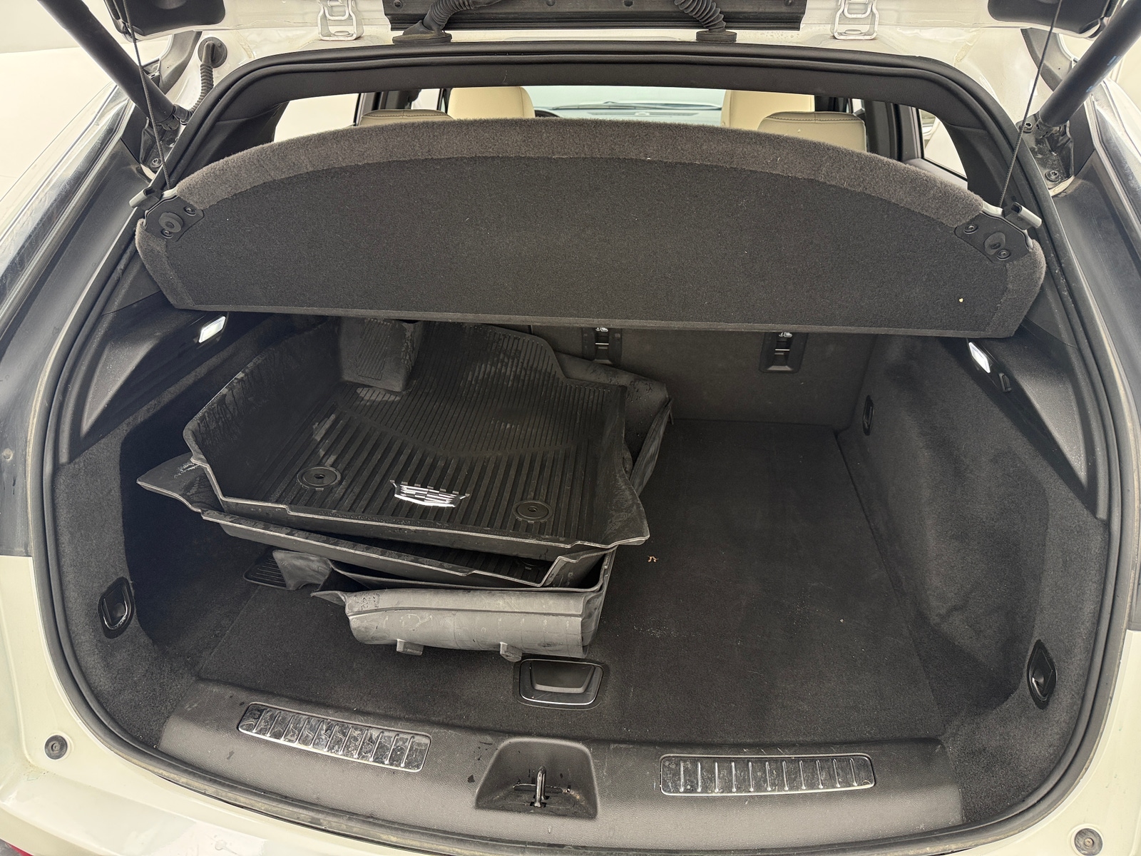 Thumbnail: 2019 Cadillac XT4 - 6