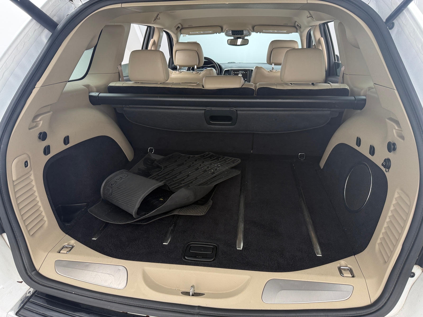 Thumbnail: 2017 Jeep Grand Cherokee - 6