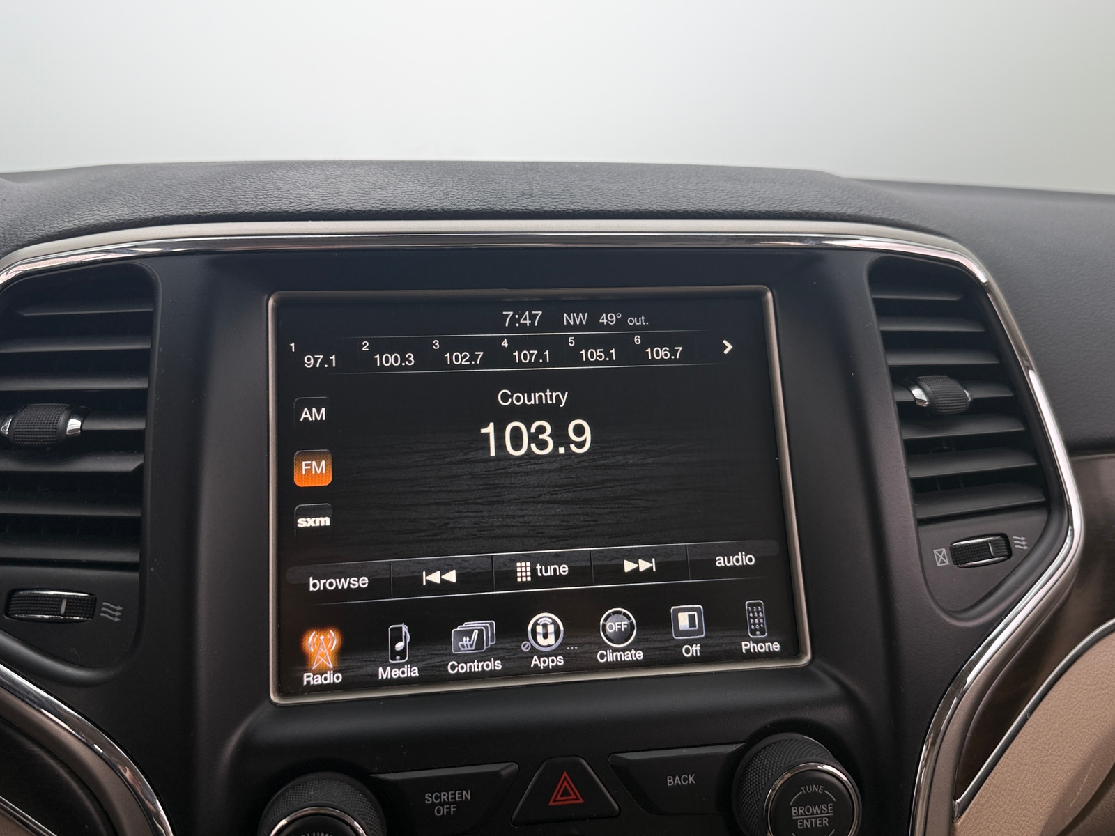 Thumbnail: 2017 Jeep Grand Cherokee - 3