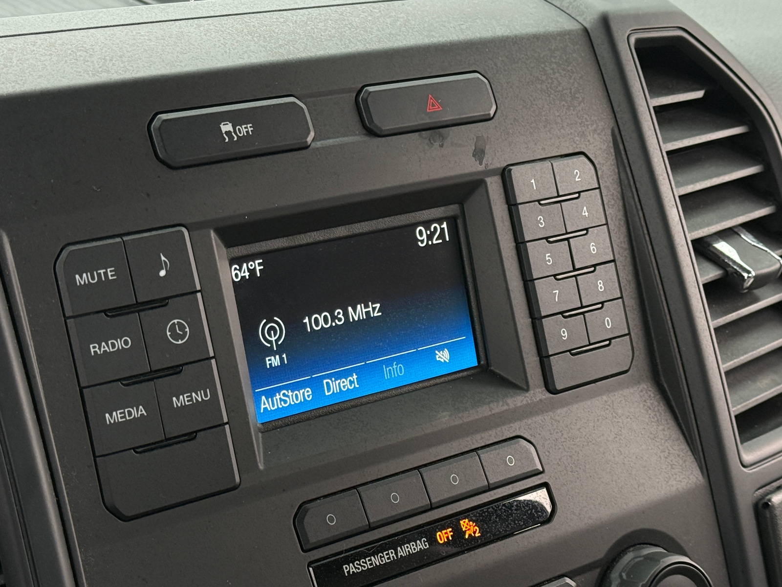 Thumbnail: 2016 Ford Econoline - 3