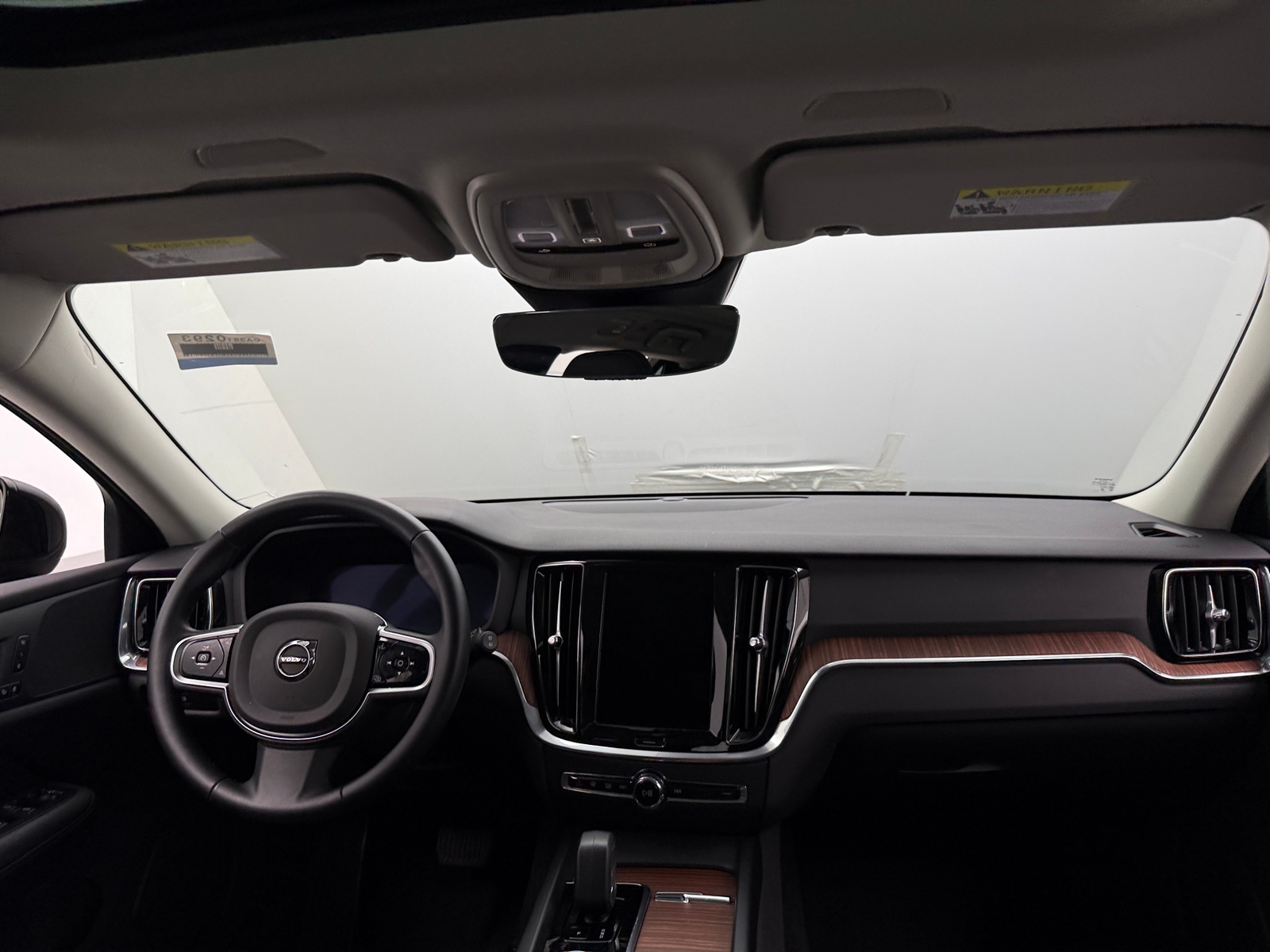 Thumbnail: 2025 Volvo V60 - 2