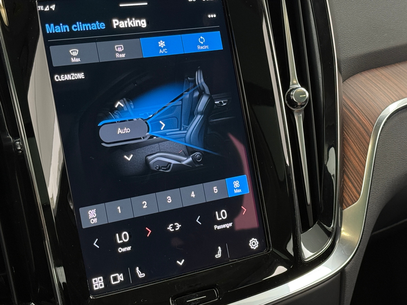 Thumbnail: 2025 Volvo V60 - 3