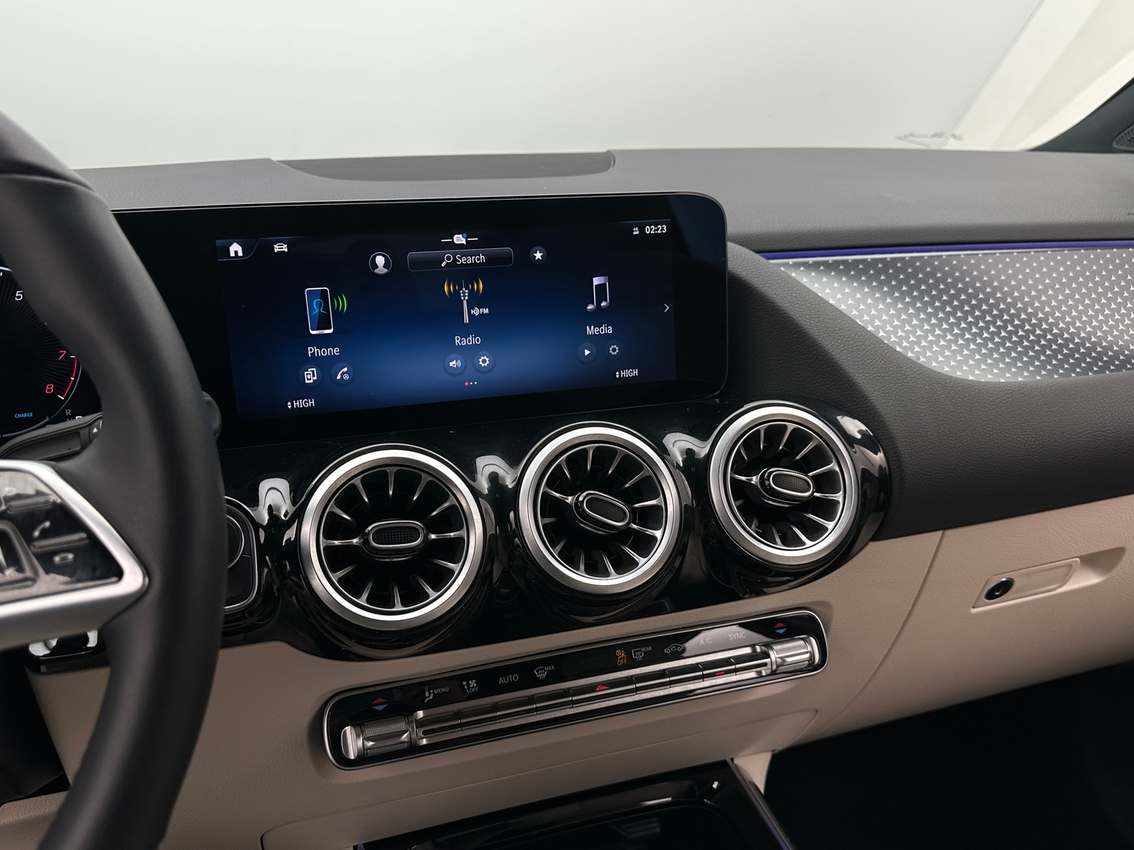 Thumbnail: 2025 Mercedes-Benz GLA - 3