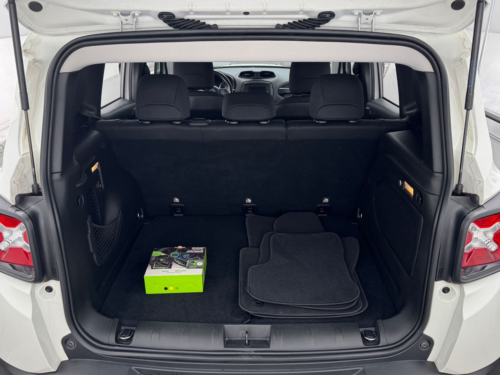 Thumbnail: 2017 Jeep Renegade - 7