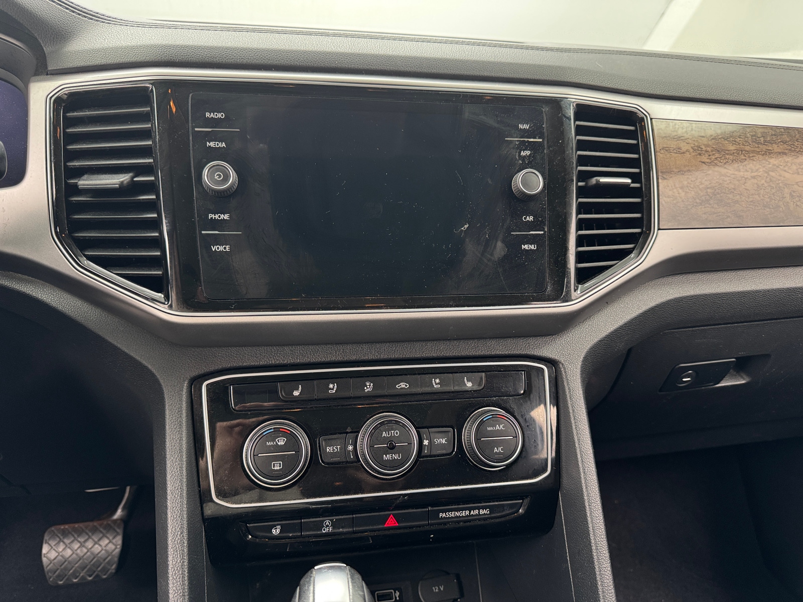 Thumbnail: 2018 Volkswagen Atlas - 3