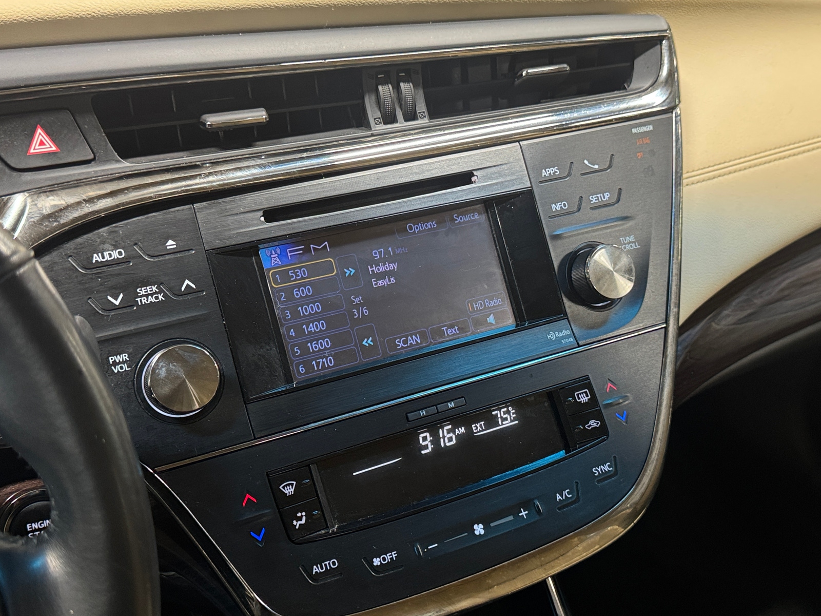 Thumbnail: 2013 Toyota Avalon - 4