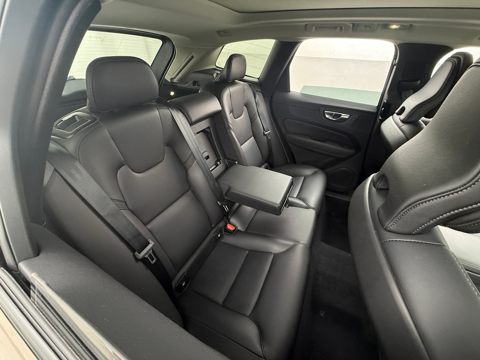 Thumbnail: 2025 Volvo XC60 - 5