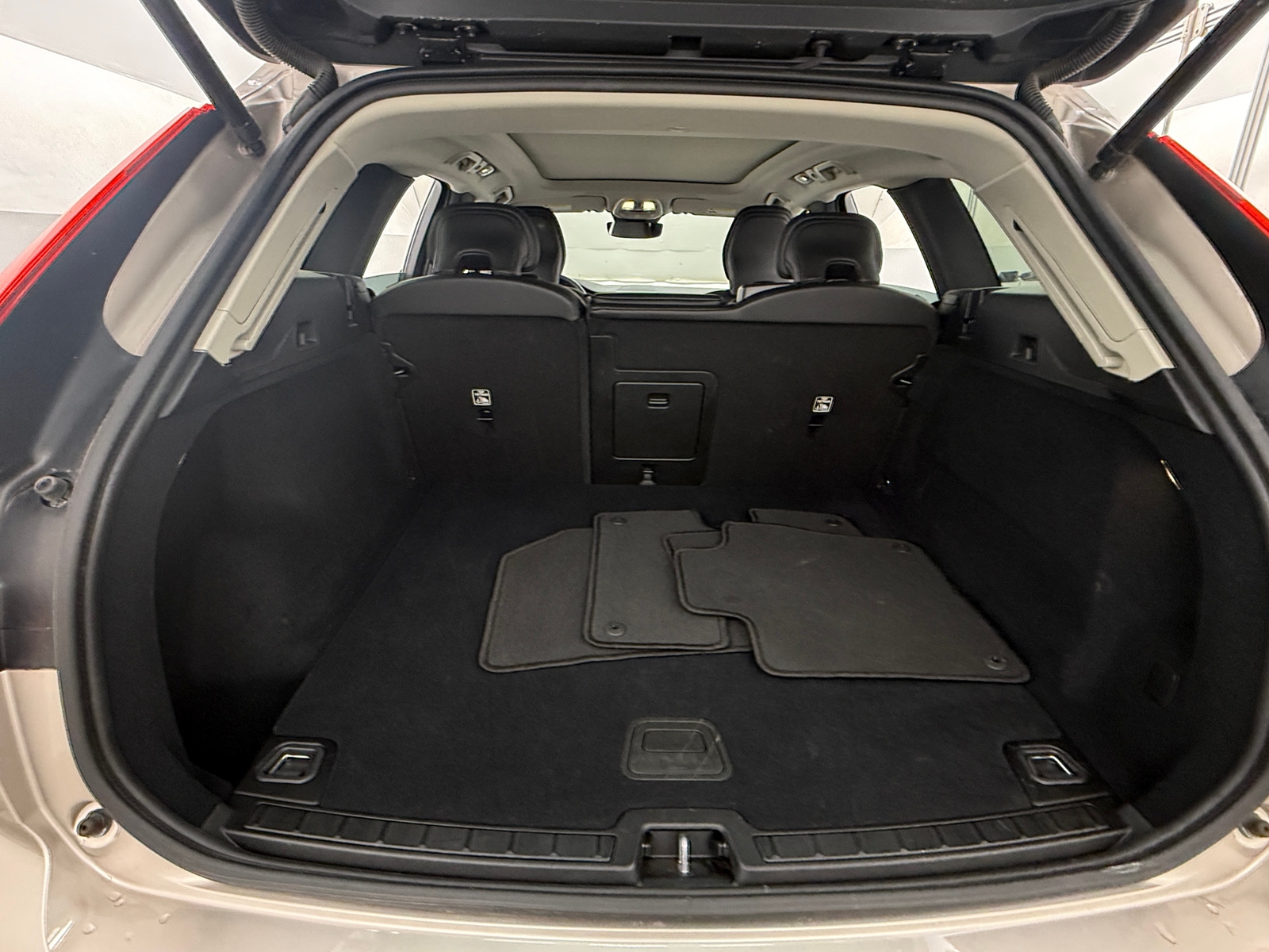 Thumbnail: 2025 Volvo XC60 - 6