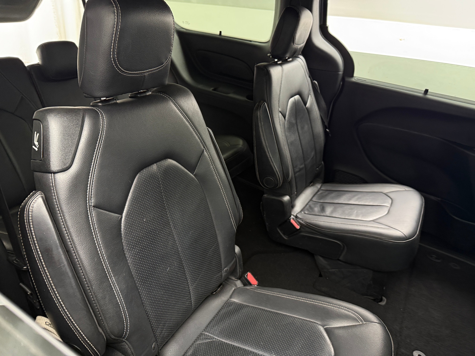 Thumbnail: 2018 Chrysler Pacifica - 5