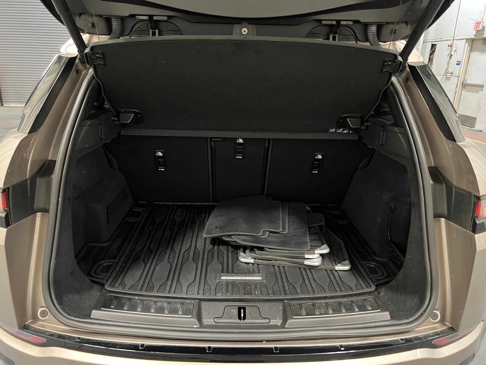 Thumbnail: 2023 Land Rover Range Rover Evoque - 6