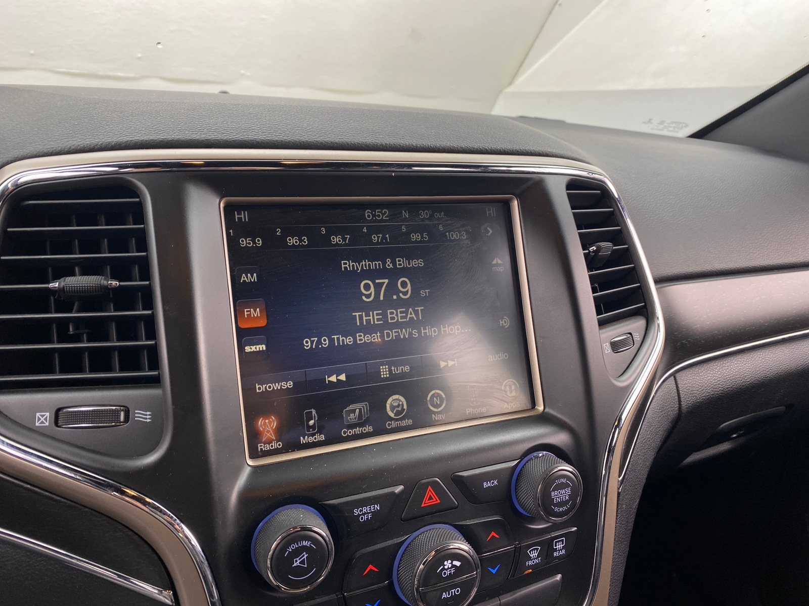 Thumbnail: 2015 Jeep Grand Cherokee - 3