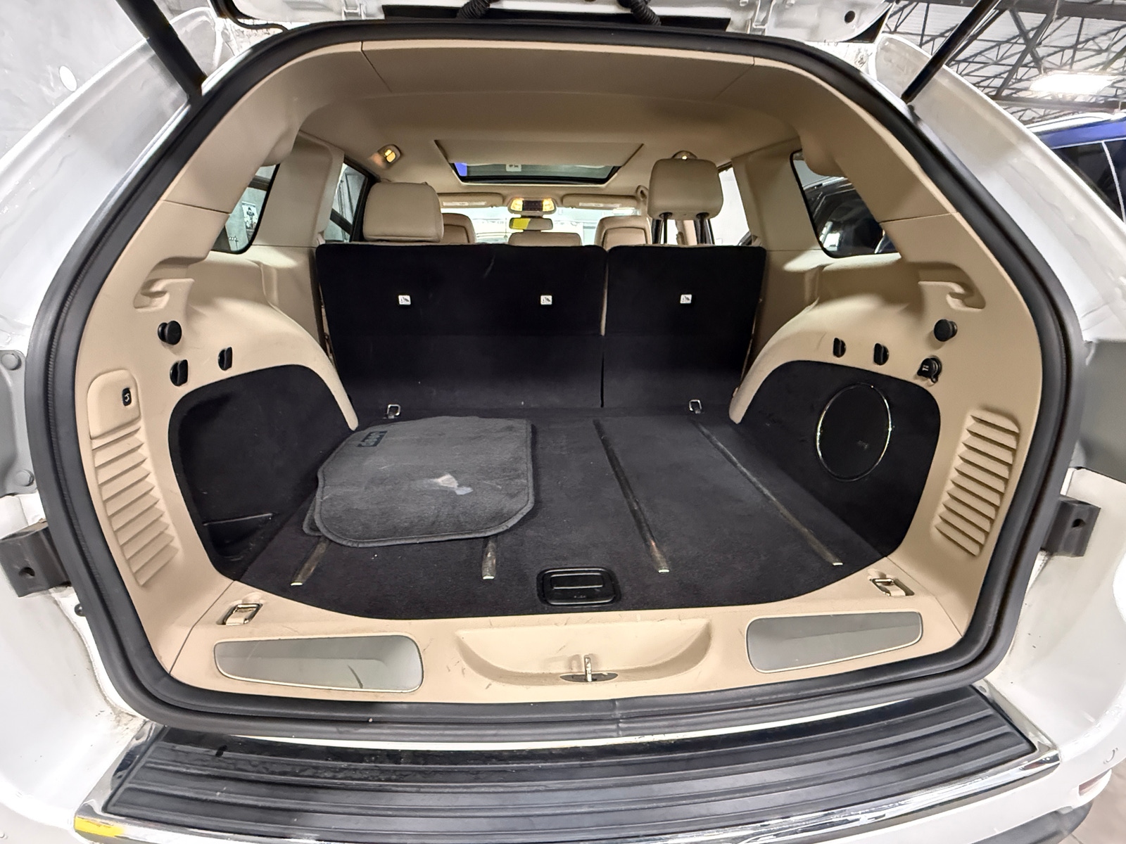 Thumbnail: 2015 Jeep Grand Cherokee - 6