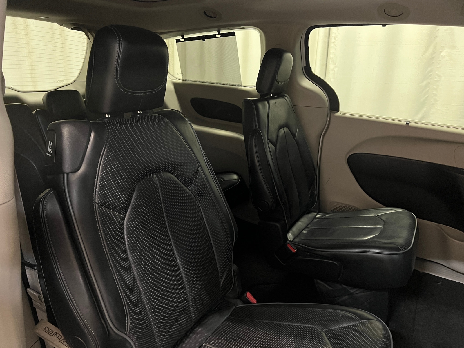 Thumbnail: 2018 Chrysler Pacifica - 5