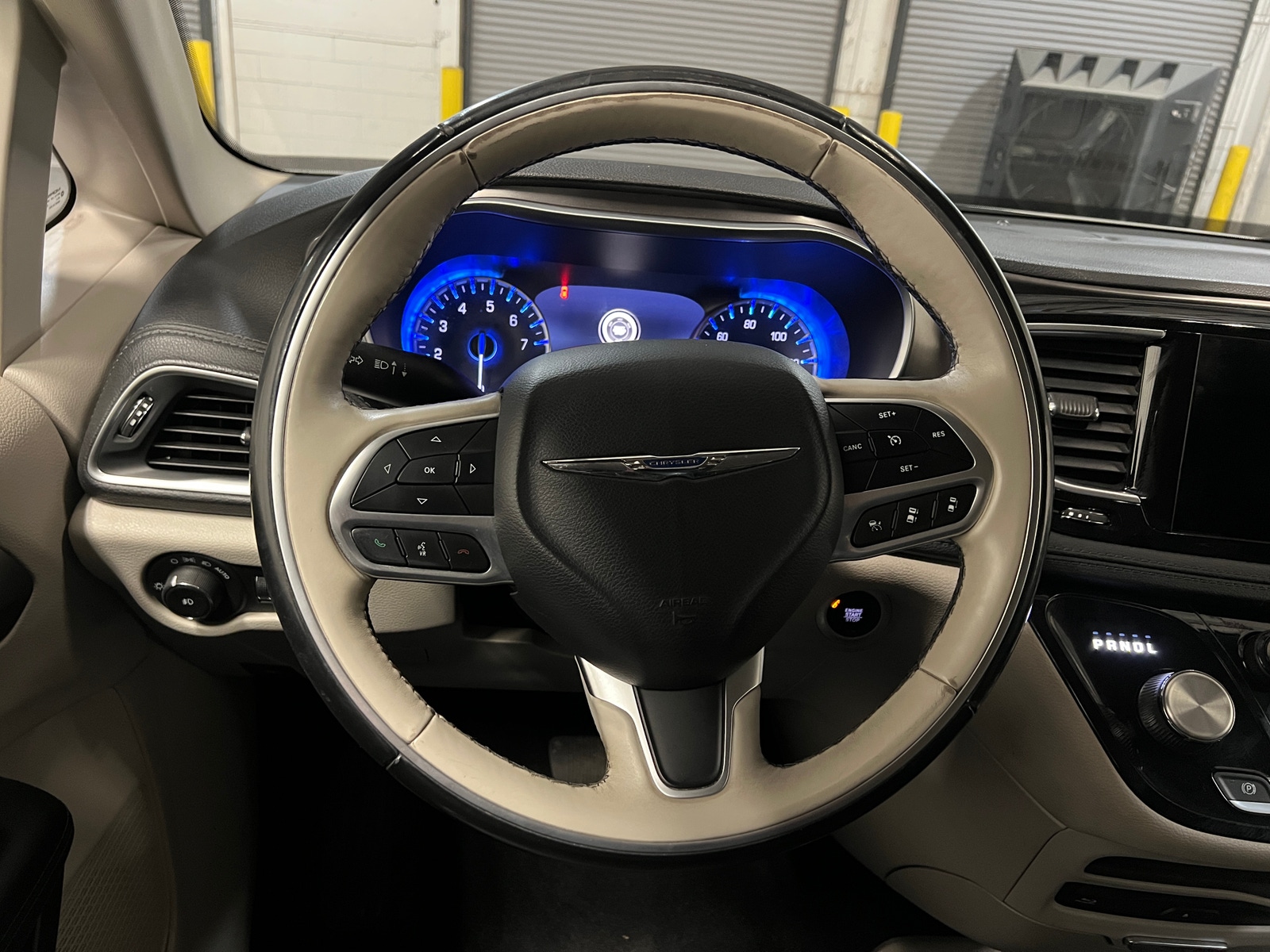 Thumbnail: 2018 Chrysler Pacifica - 4