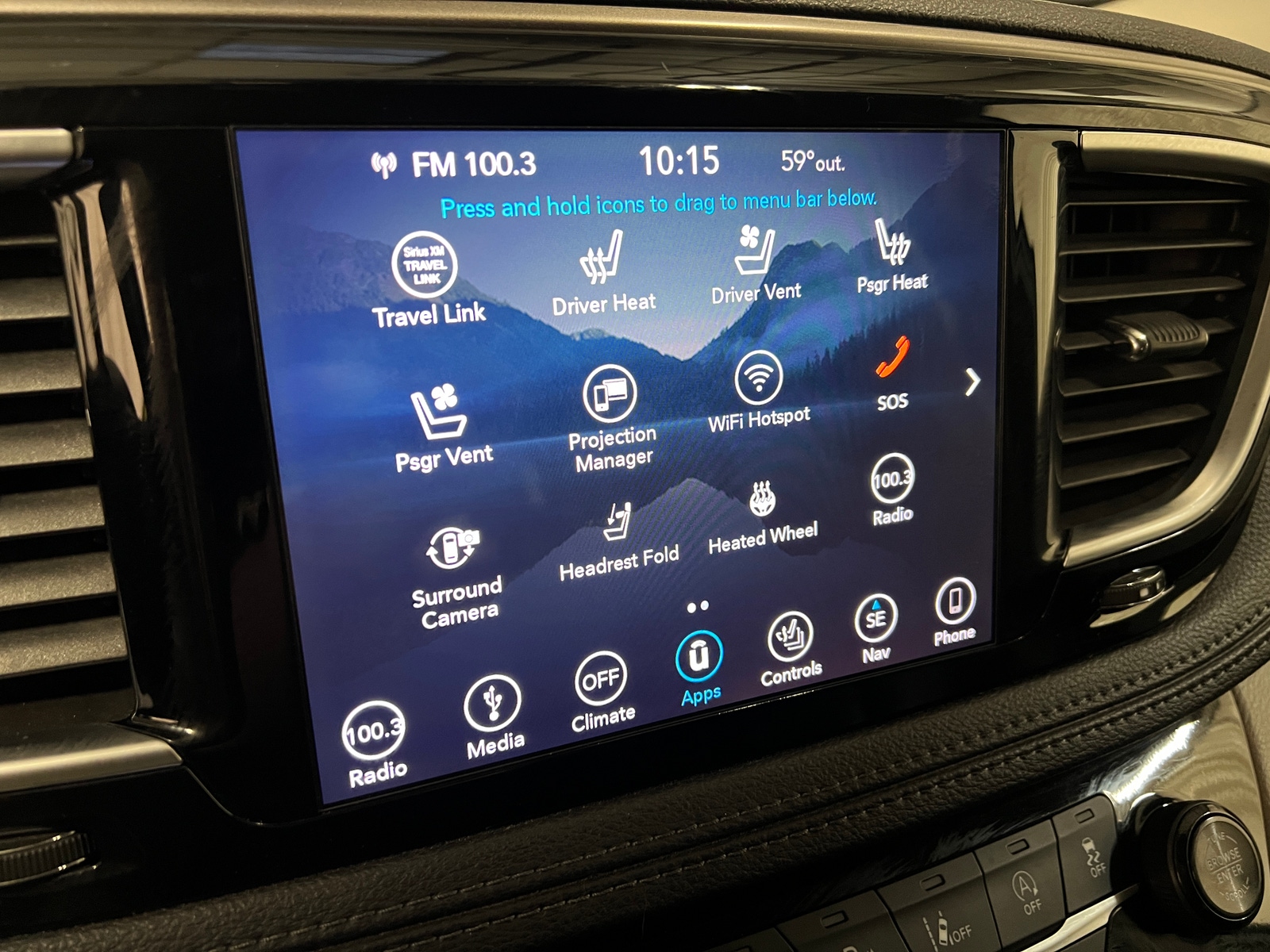 Thumbnail: 2018 Chrysler Pacifica - 3