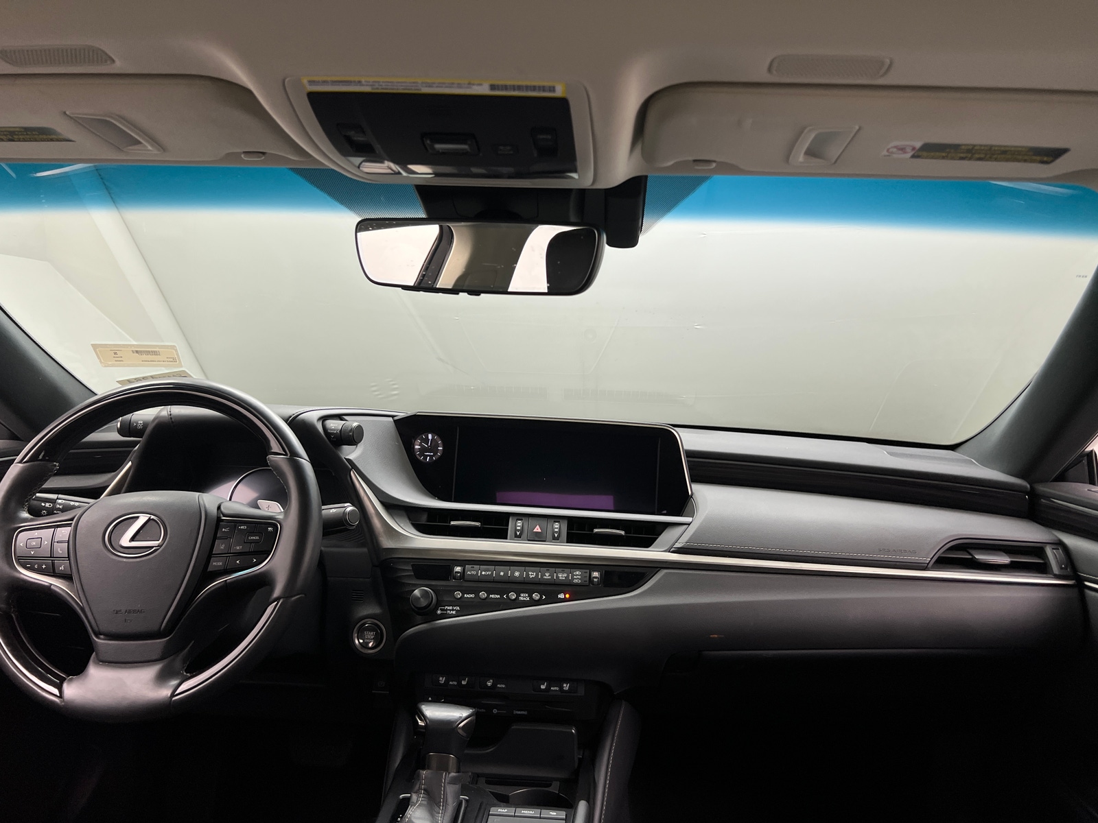 Thumbnail: 2020 Lexus ES - 2