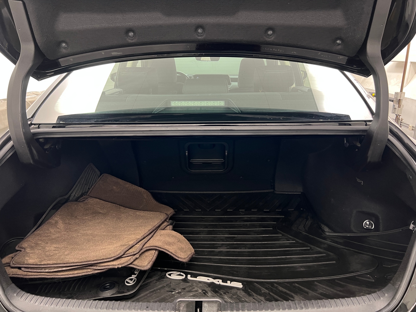 Thumbnail: 2020 Lexus ES - 6