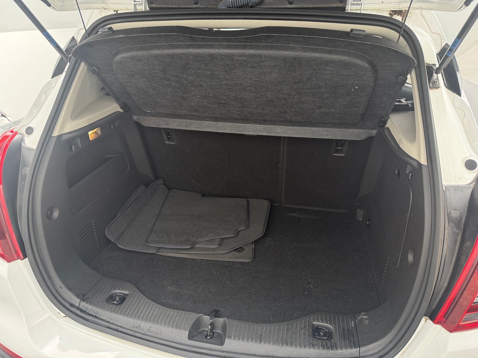 Thumbnail: 2020 Buick Encore - 6