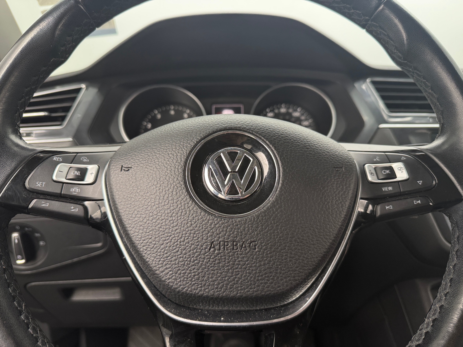 Thumbnail: 2019 Volkswagen Tiguan - 4