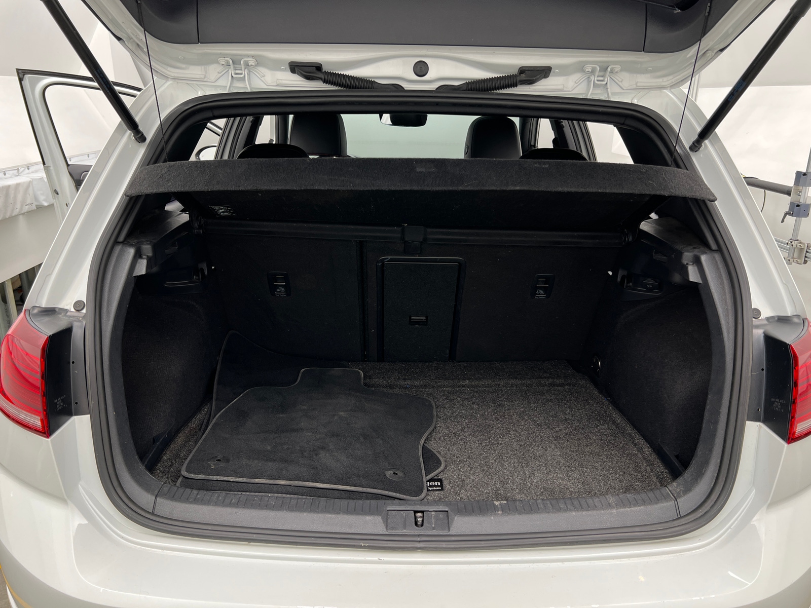 Thumbnail: 2020 Volkswagen Golf - 6