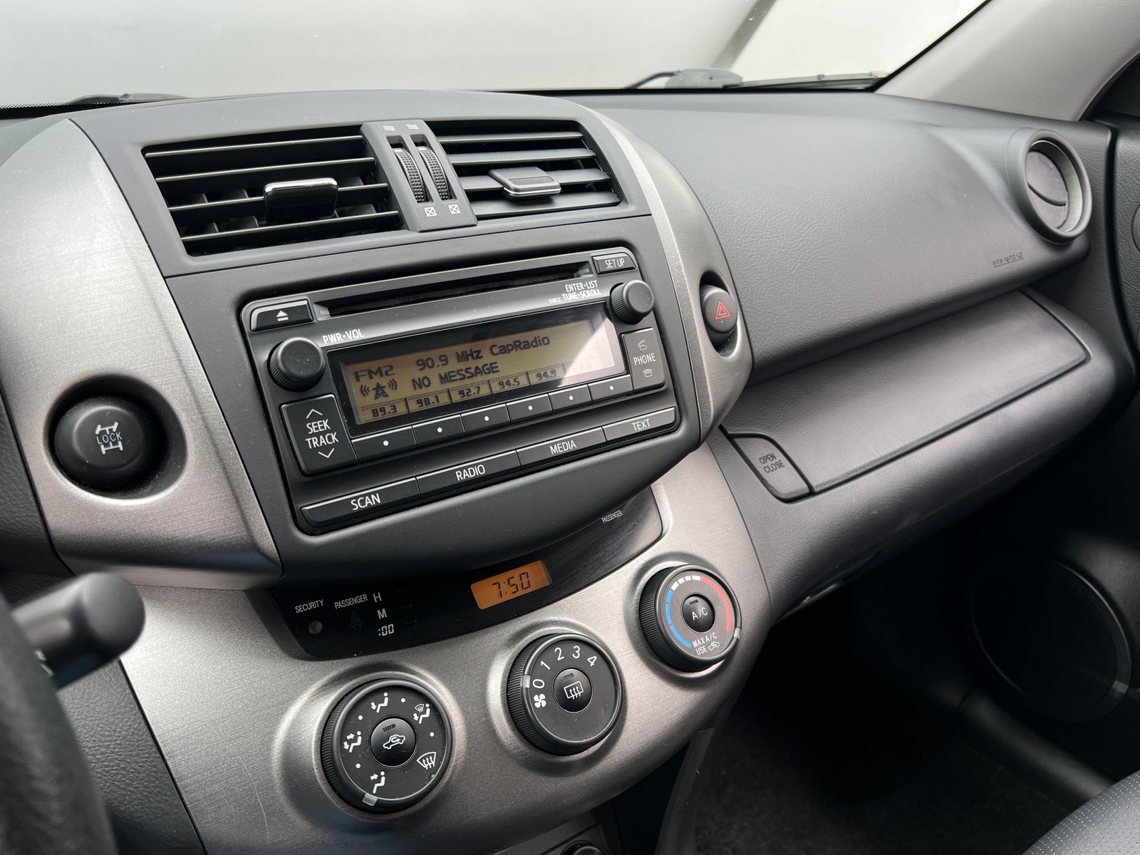 Thumbnail: 2012 Toyota RAV4 - 4