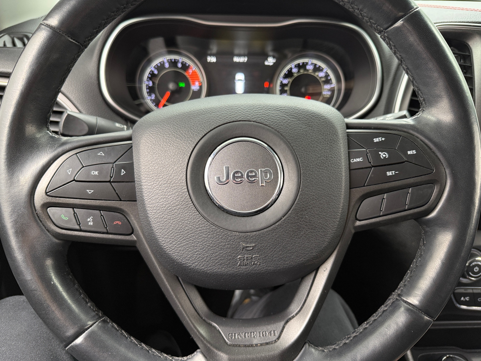 Thumbnail: 2019 Jeep Cherokee - 5