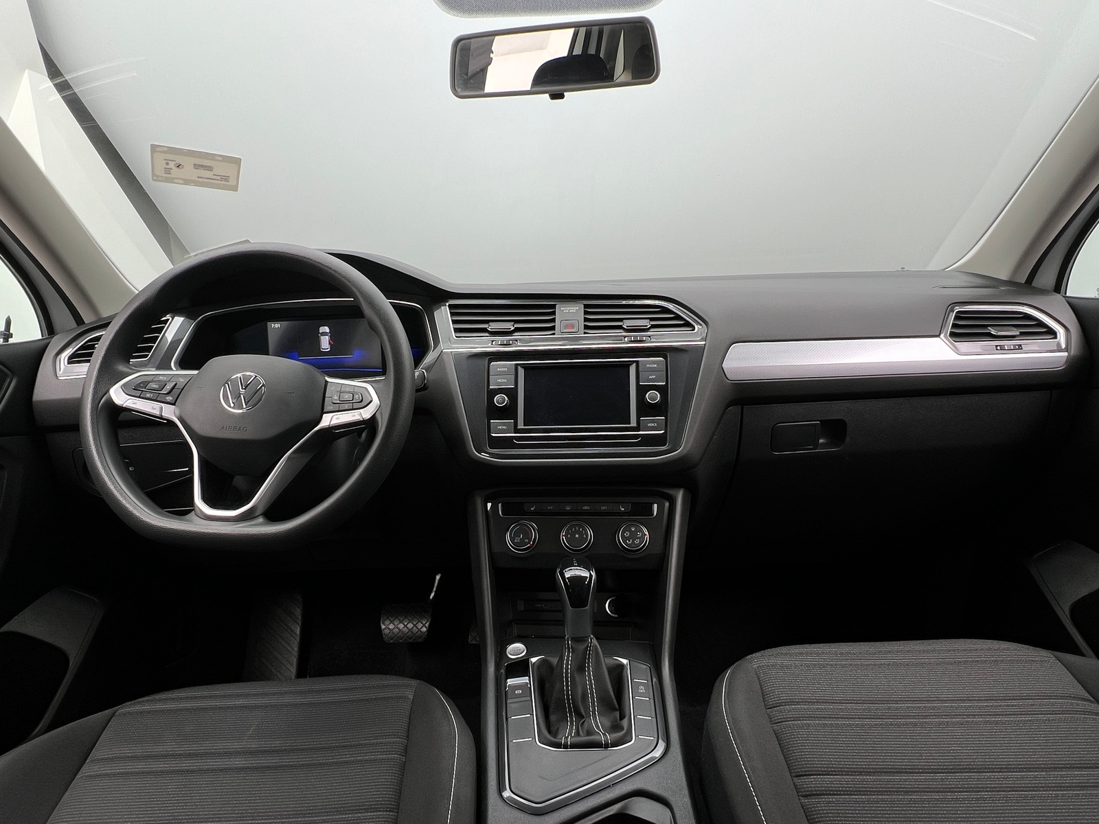 Thumbnail: 2022 Volkswagen Tiguan - 3