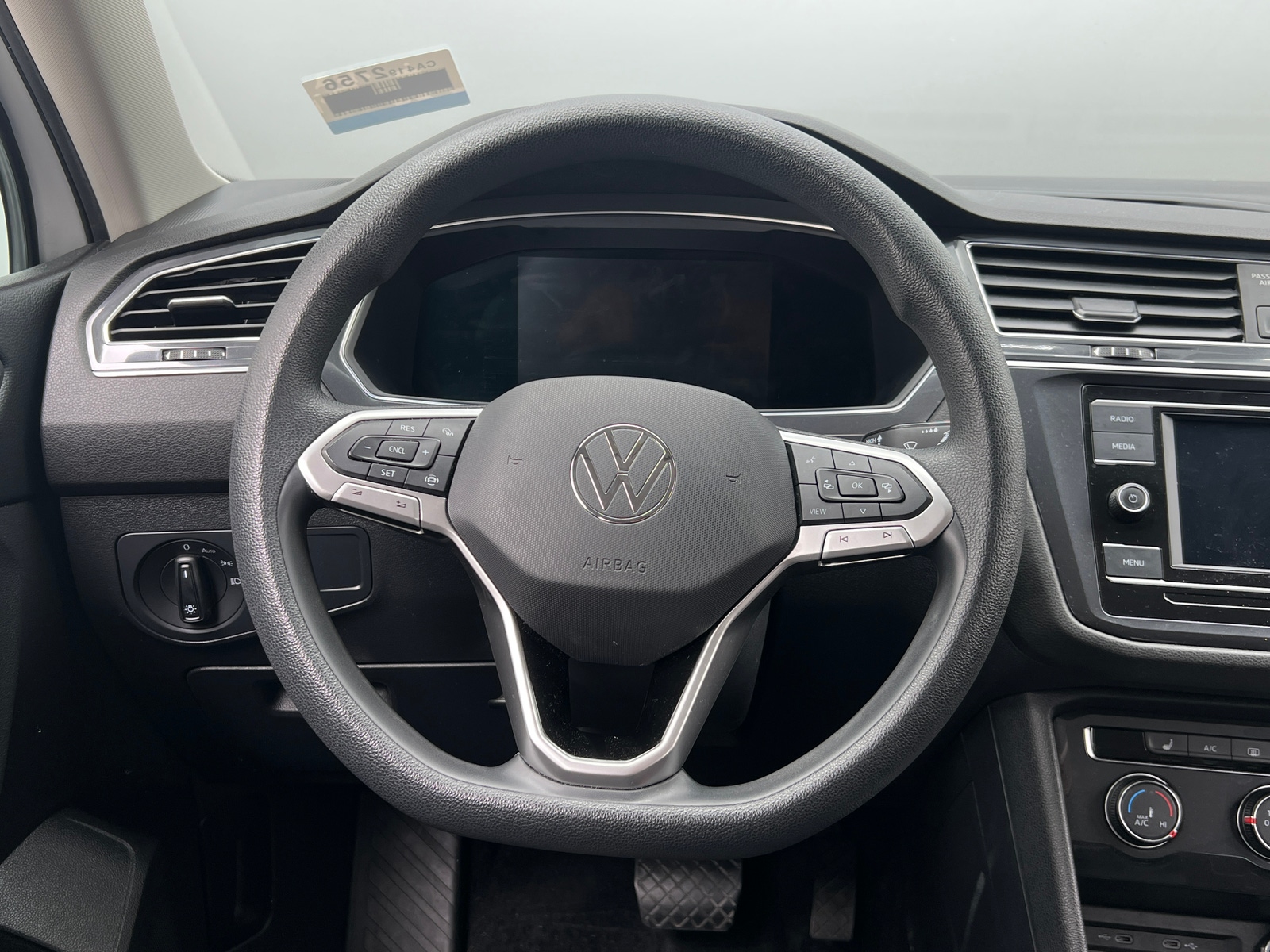 Thumbnail: 2022 Volkswagen Tiguan - 5