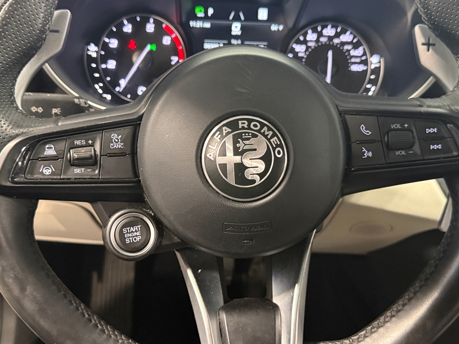 Thumbnail: 2021 Alfa Romeo Giulia - 4