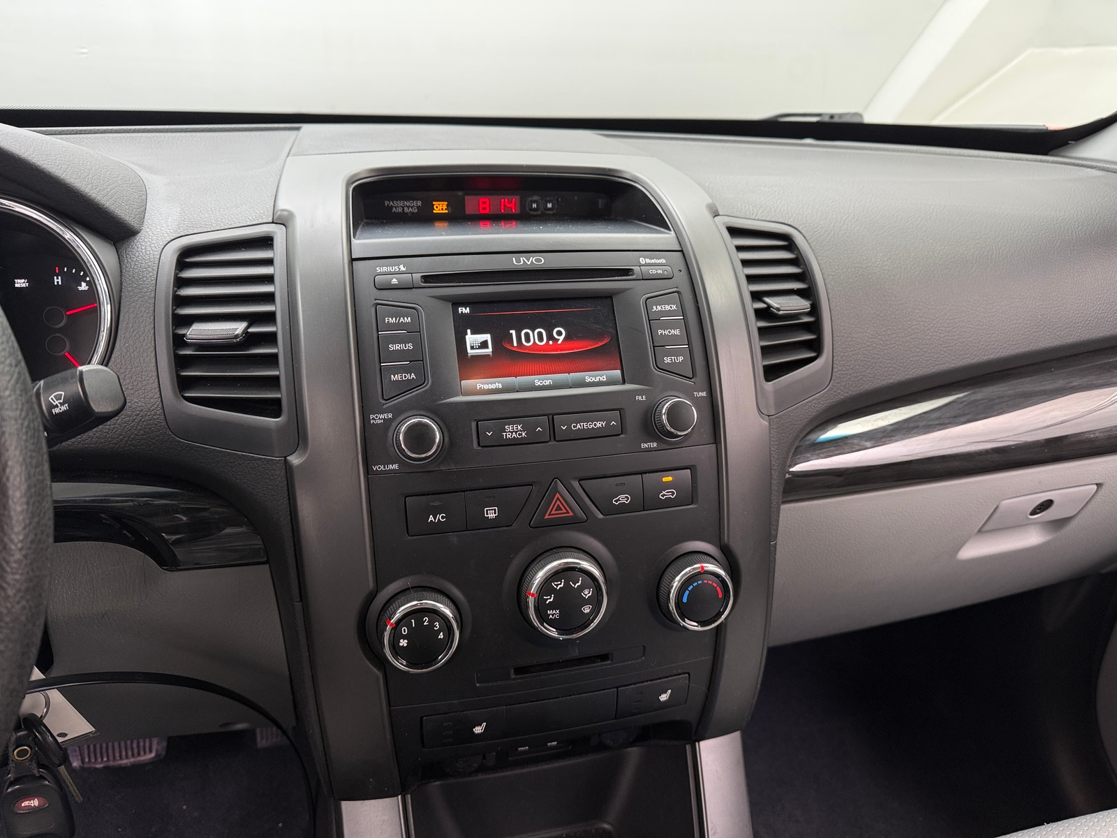 Thumbnail: 2013 Kia Sorento - 4