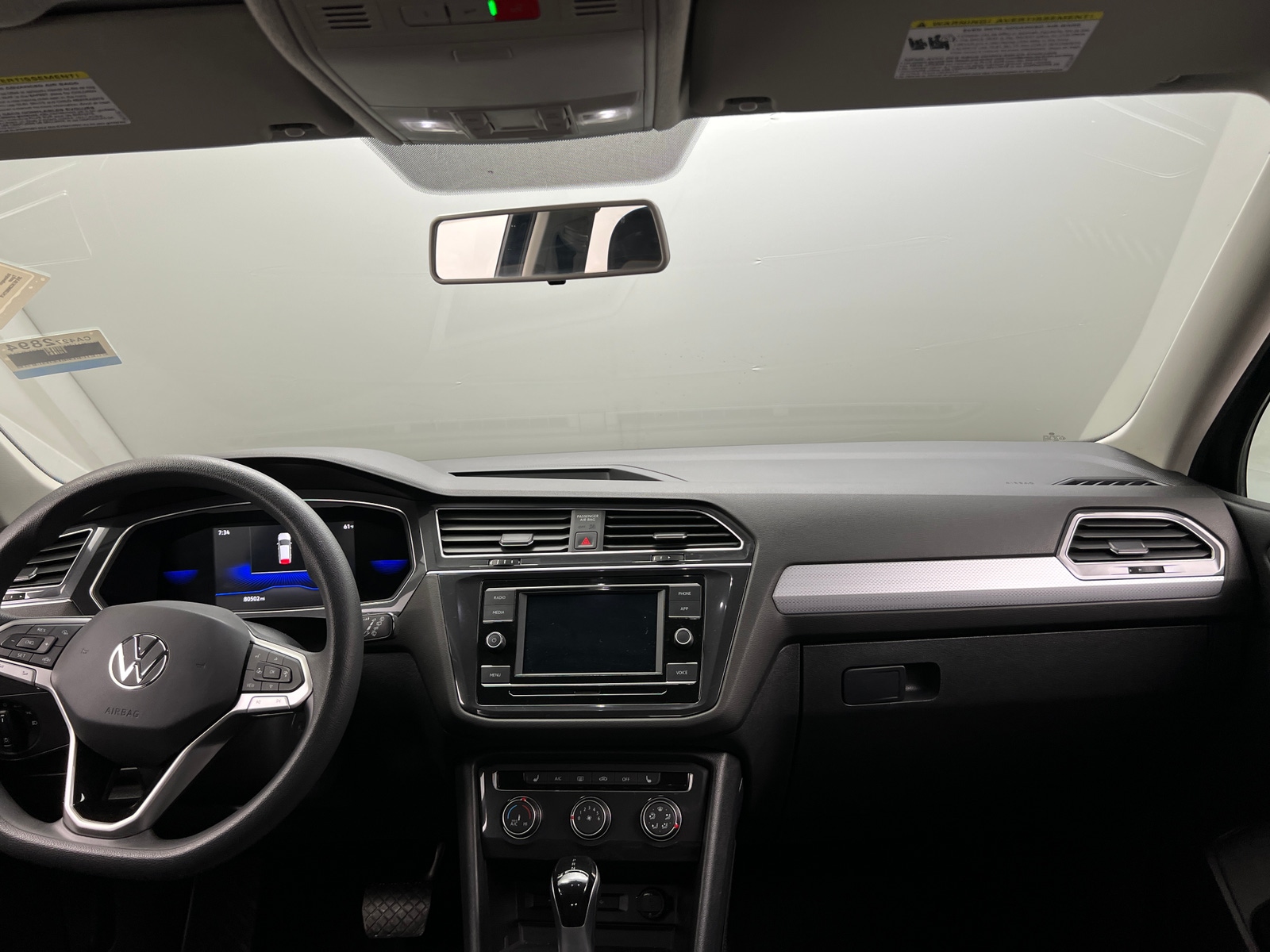 Thumbnail: 2022 Volkswagen Tiguan - 3