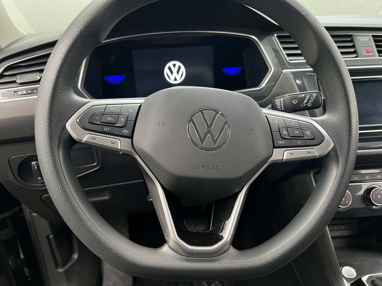 Thumbnail: 2022 Volkswagen Tiguan - 5