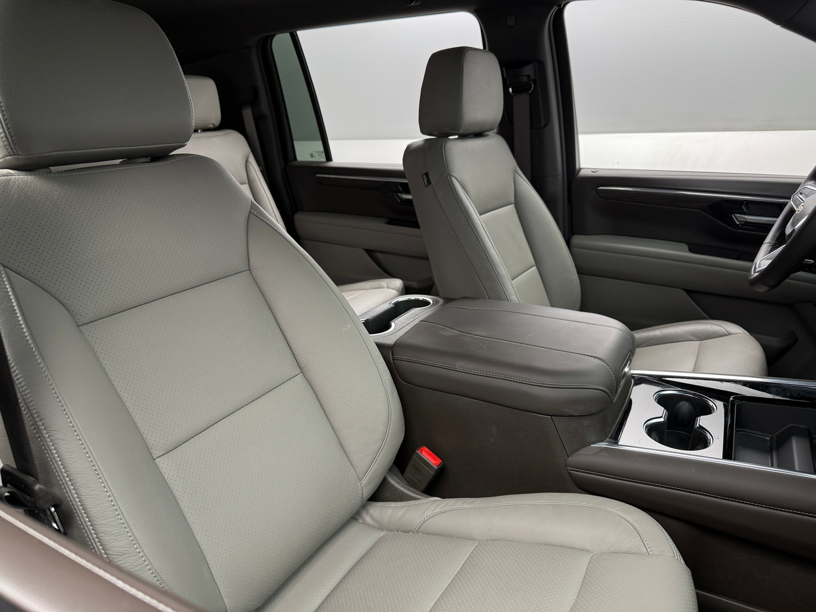 Thumbnail: 2025 Chevrolet Suburban - 2