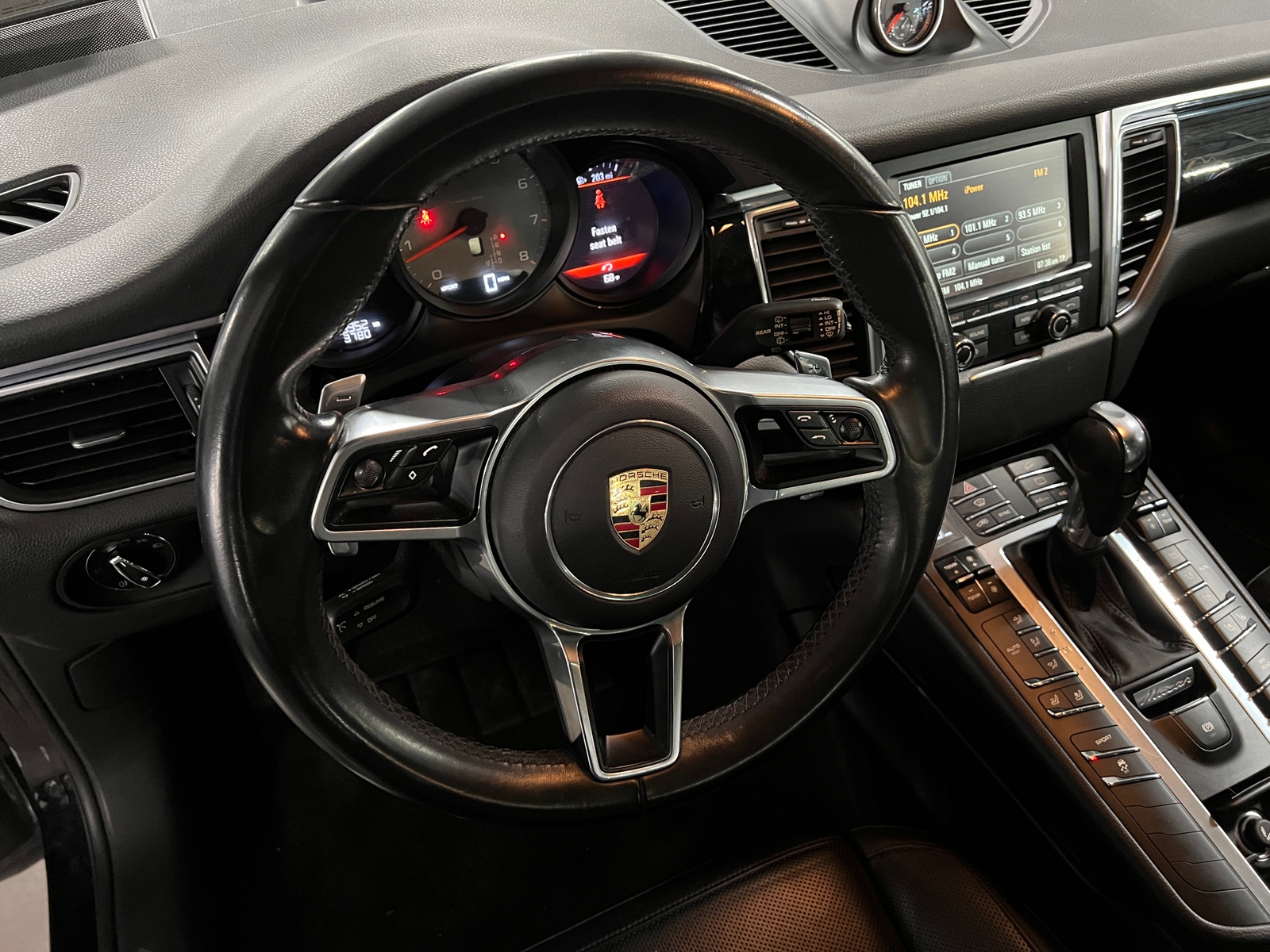 Thumbnail: 2016 Porsche Macan - 4