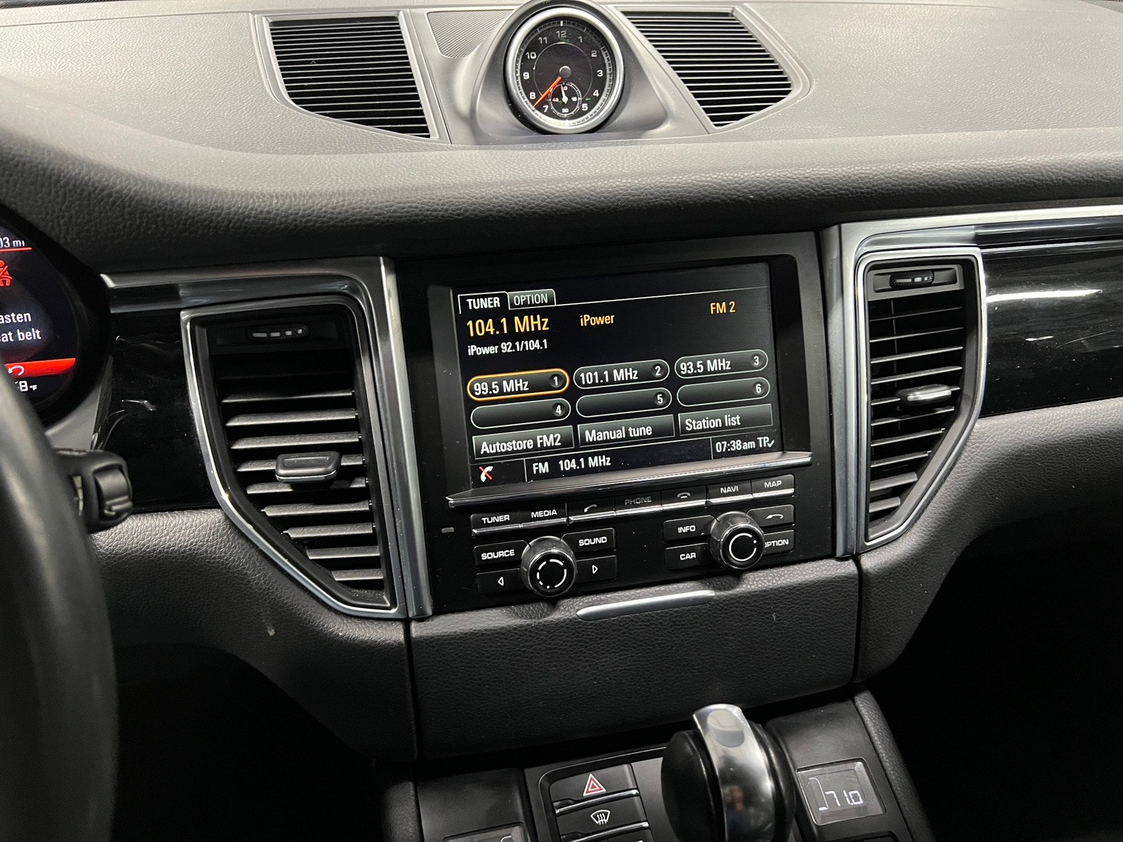 Thumbnail: 2016 Porsche Macan - 3