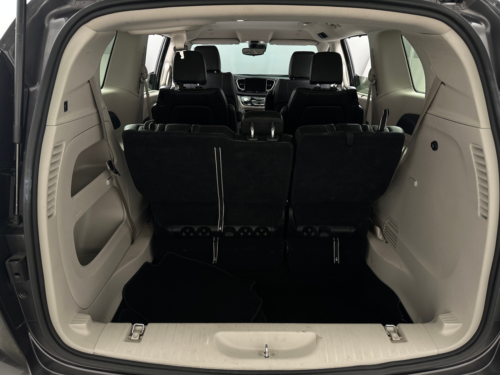 Thumbnail: 2023 Chrysler Pacifica - 6