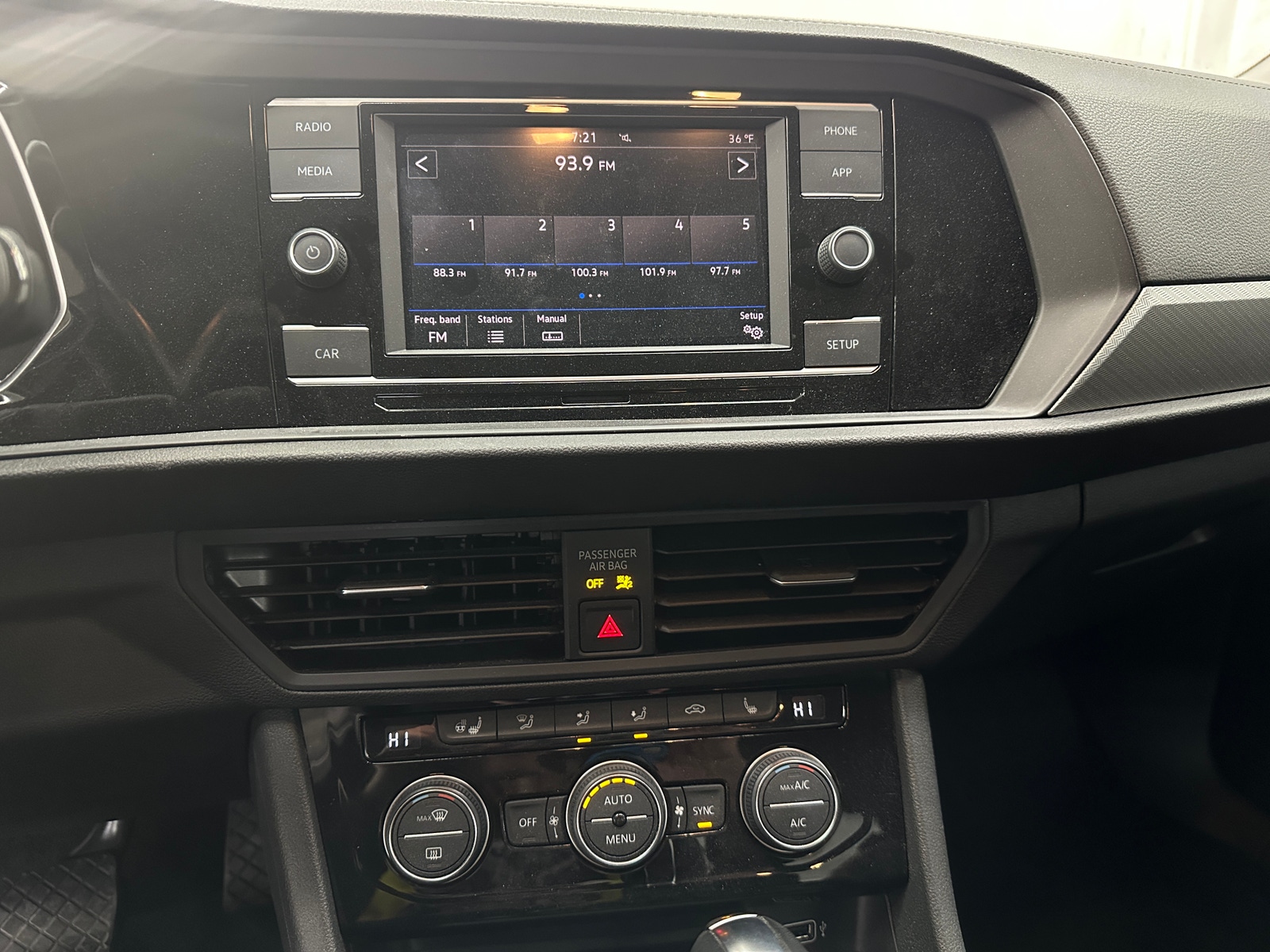 Thumbnail: 2019 Volkswagen Jetta - 3