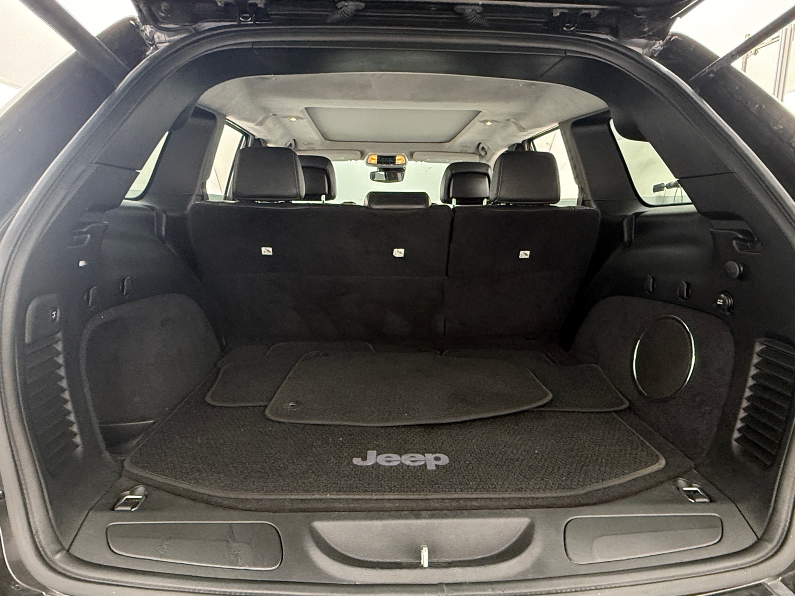 Thumbnail: 2020 Jeep Grand Cherokee - 6