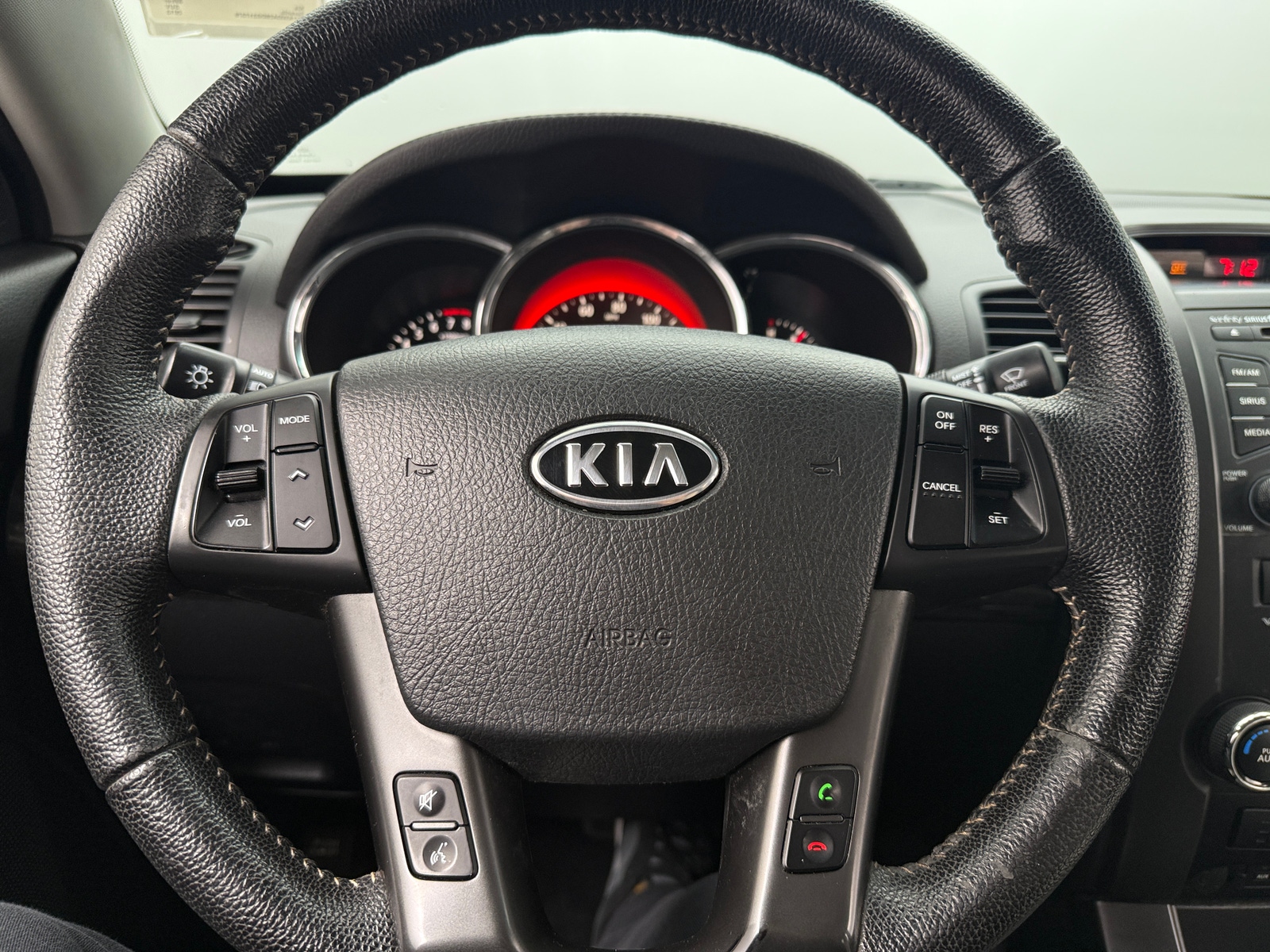 Thumbnail: 2013 Kia Sorento - 4