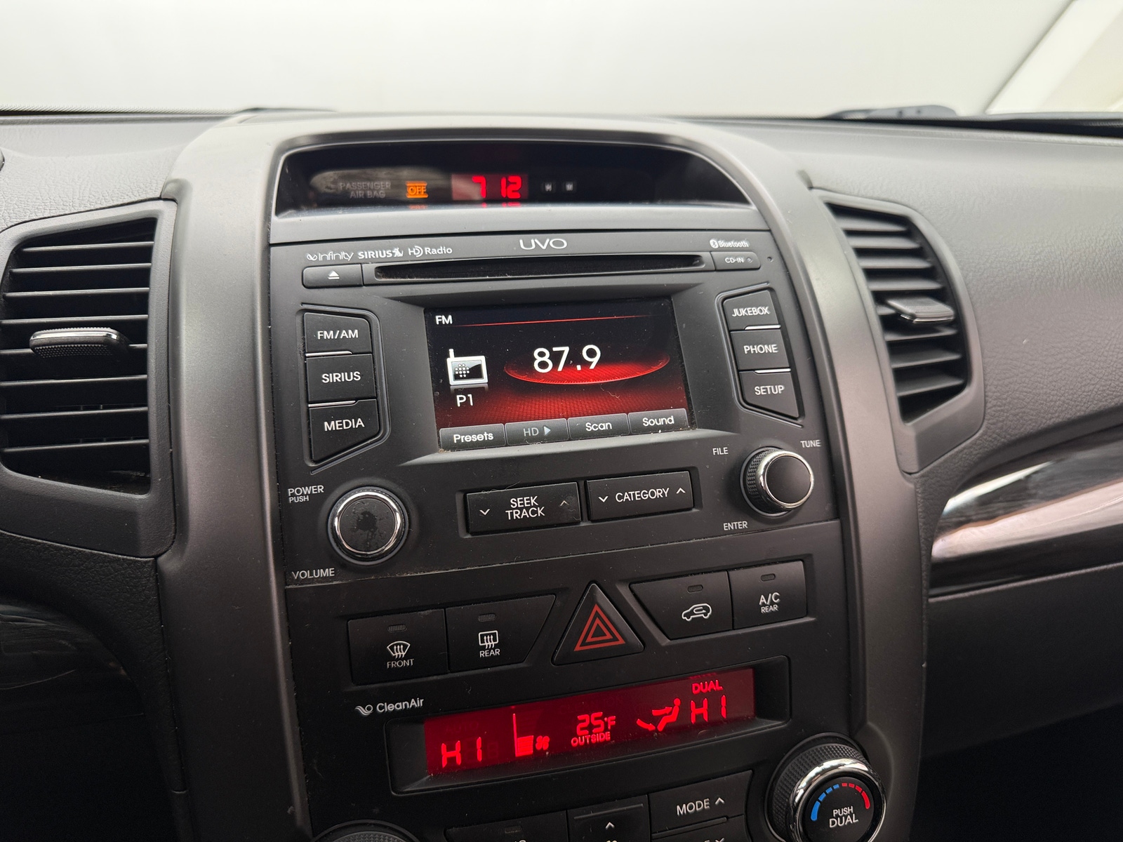 Thumbnail: 2013 Kia Sorento - 3