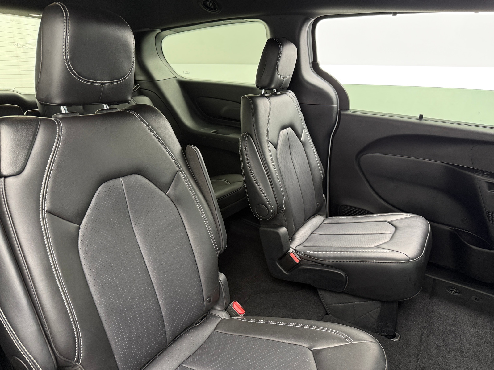 Thumbnail: 2025 Chrysler Pacifica - 5