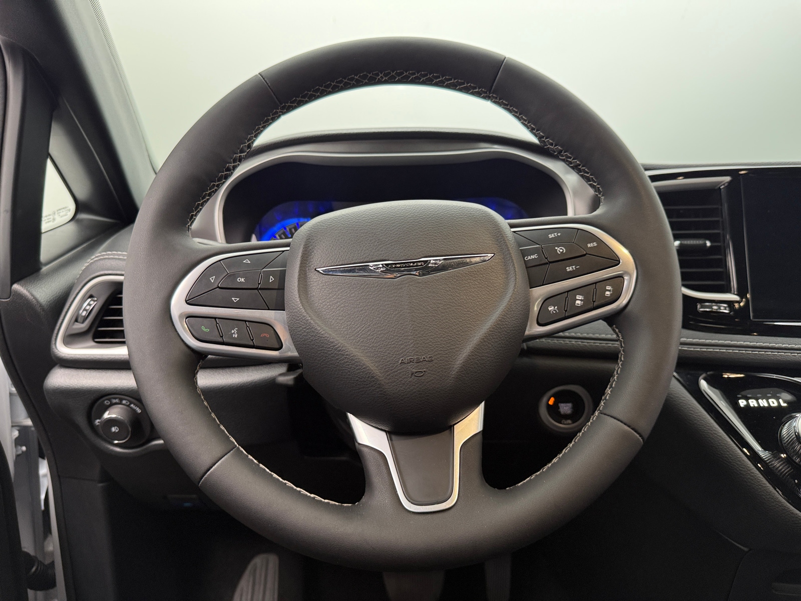 Thumbnail: 2025 Chrysler Pacifica - 4