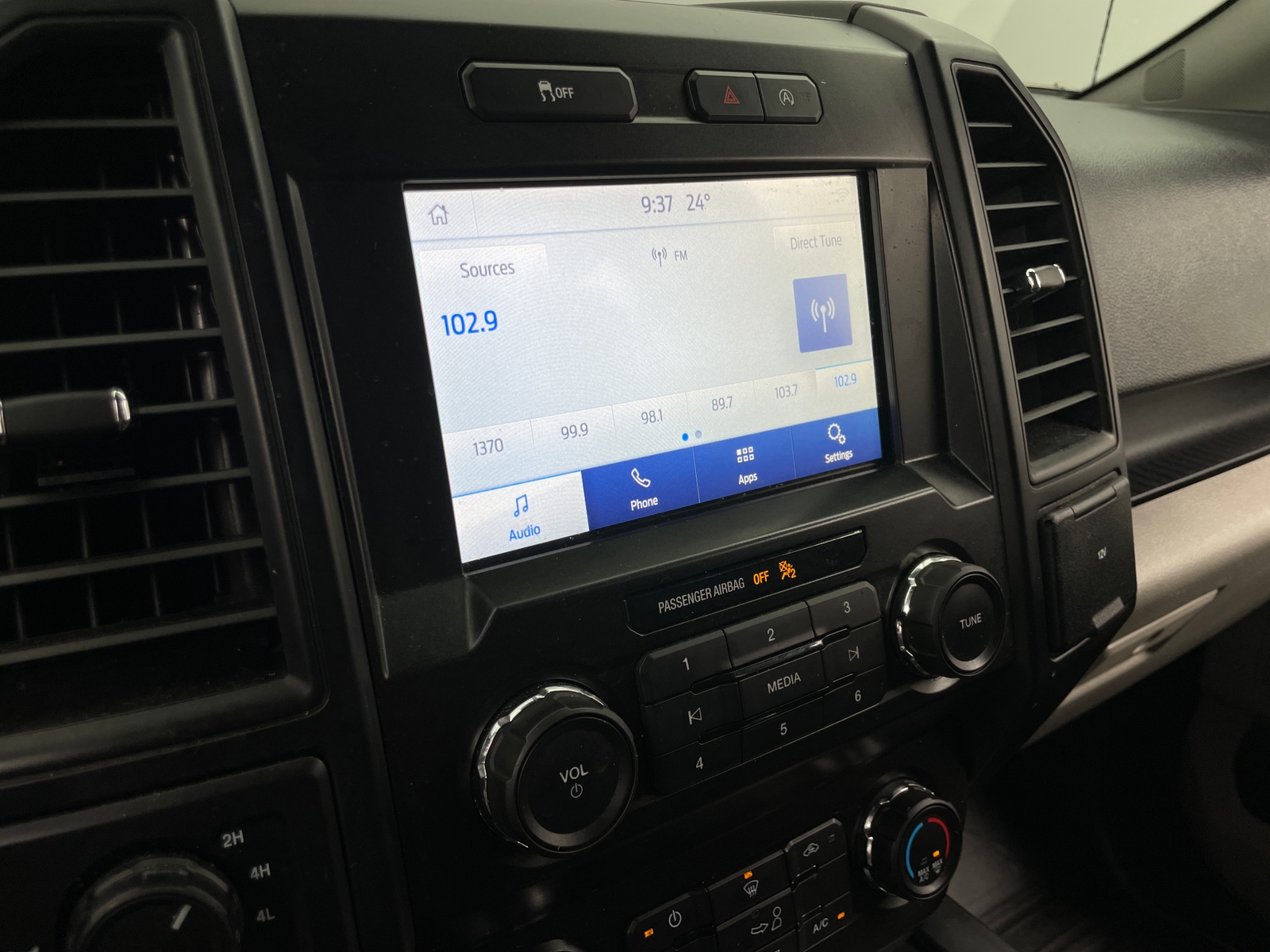 Thumbnail: 2019 Ford Econoline - 4