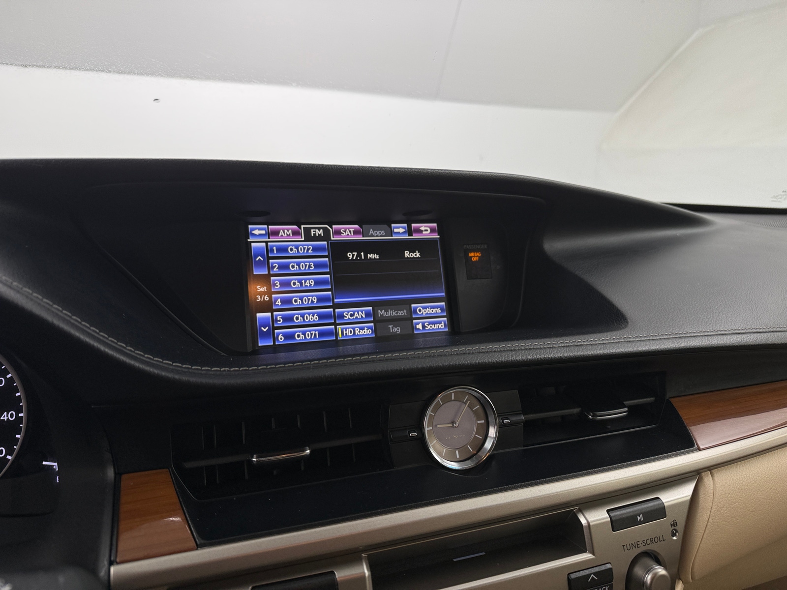 Thumbnail: 2014 Lexus ES - 3