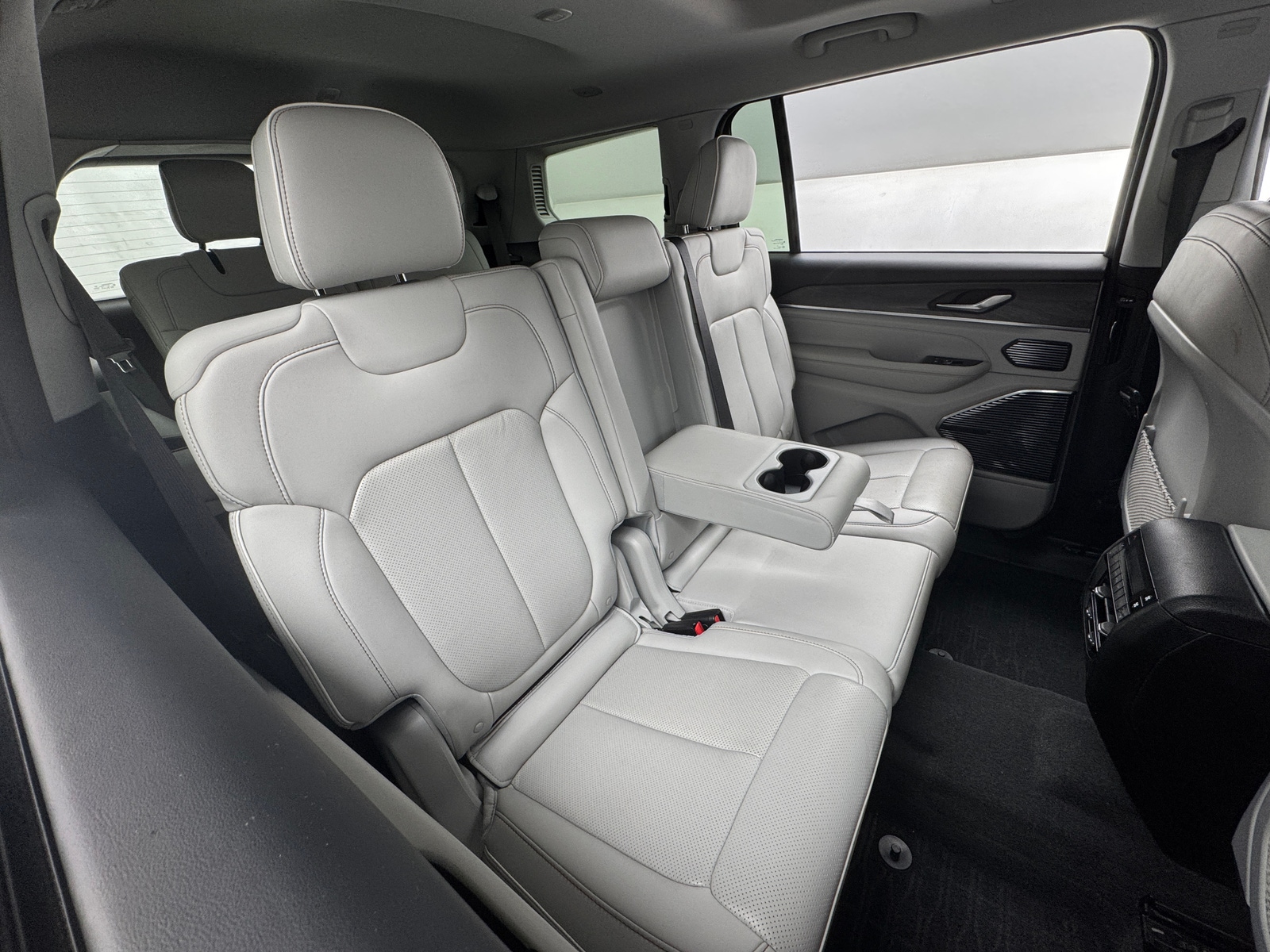 Thumbnail: 2022 Jeep Grand Cherokee L - 5