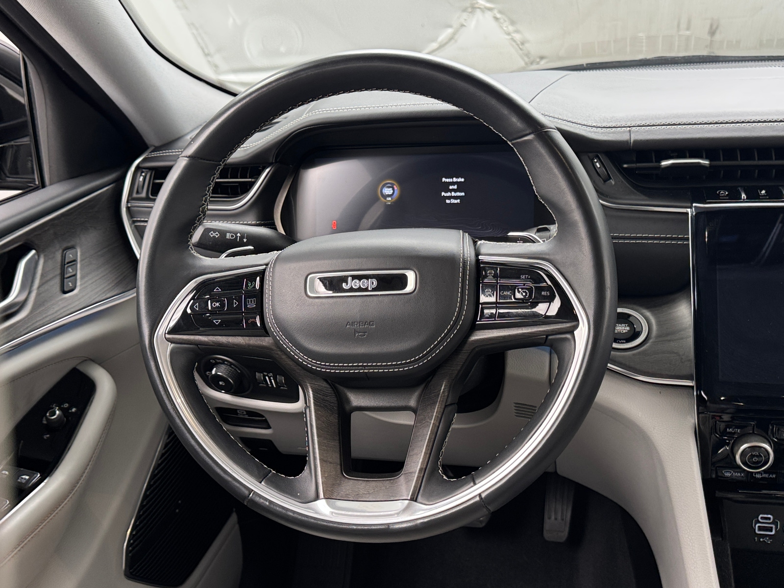 Thumbnail: 2022 Jeep Grand Cherokee L - 4