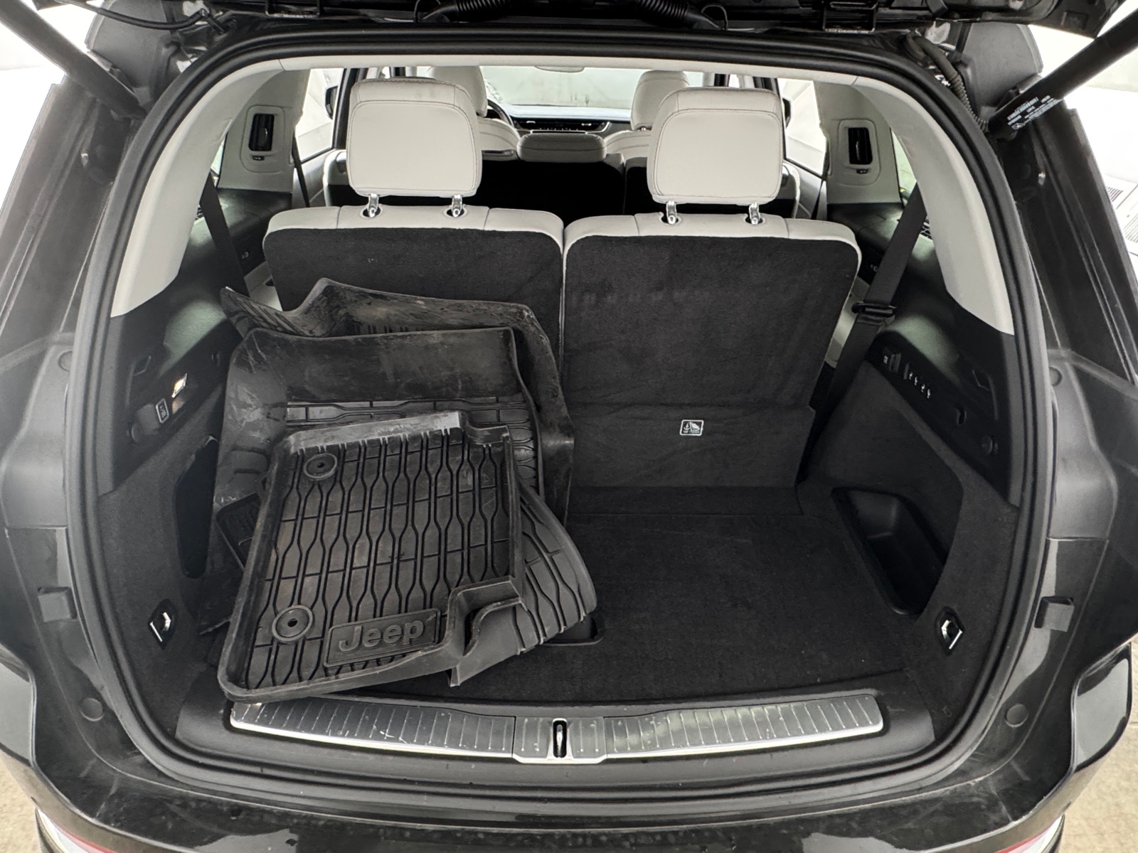 Thumbnail: 2022 Jeep Grand Cherokee L - 6